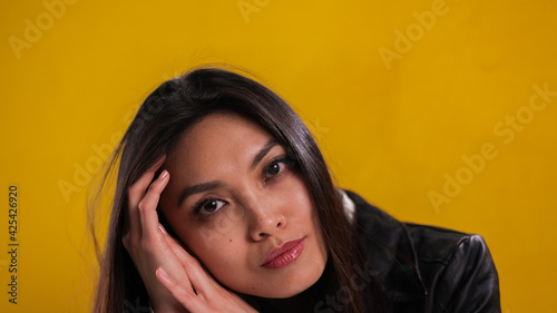 Pretty Asian girl in close-up - studio photography © 4kclips