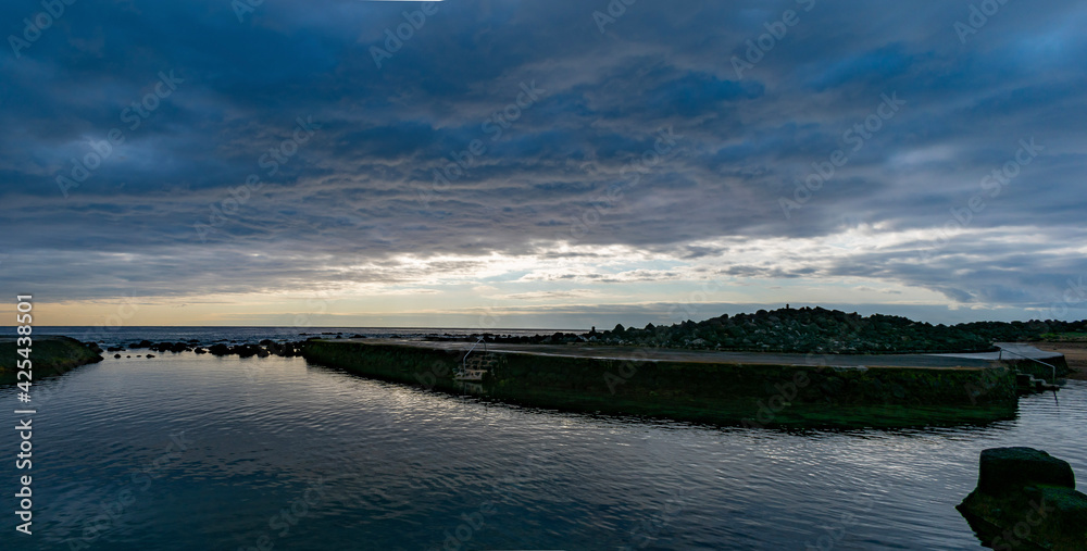 Fototapeta premium sunset over the lake