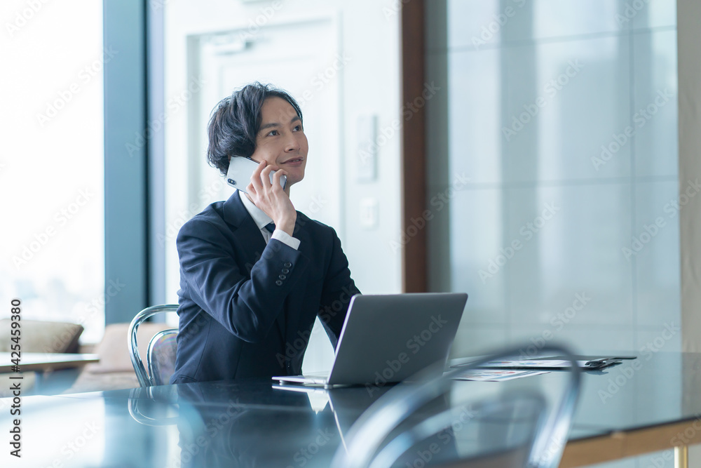 若い日本人ビジネスマン 若い日本人ビジネスマン