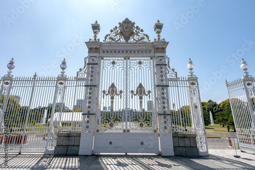 東京都港区元赤坂の迎賓館赤坂離宮の正門 photo