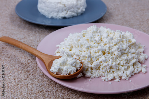 Fotografie fatty and fat-free cottage cheese