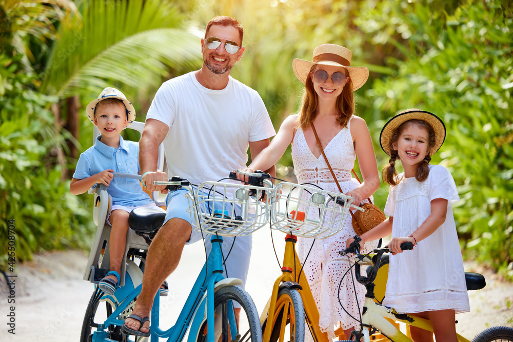 Fototapeta premium Joyful family with bicycles in nature