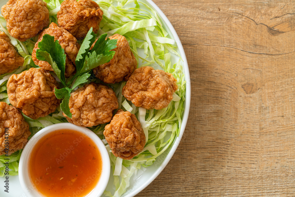 Boiled Shrimp Balls with Spicy Sauce