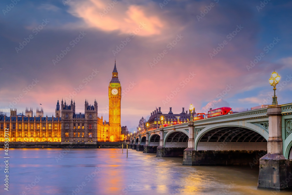 Fototapeta premium London city skyline with Big Ben and Houses of Parliament, cityscape in UK