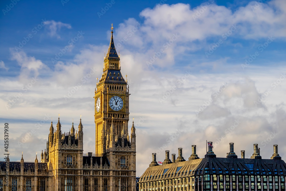 Obraz premium London city skyline with Big Ben and Houses of Parliament, cityscape in UK