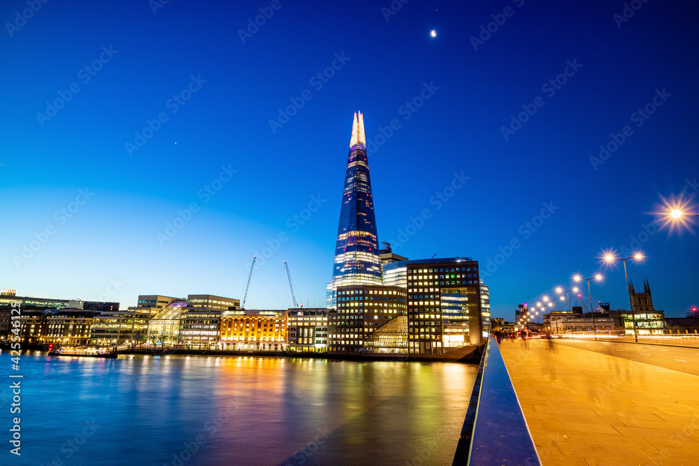 Fototapeta premium London city skyline, cityscape in UK England