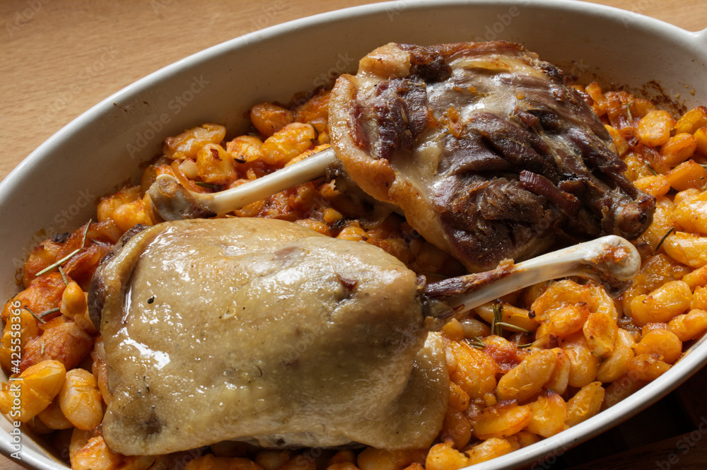 Foto de Cuisses de canard confites et haricots tarbais, recette