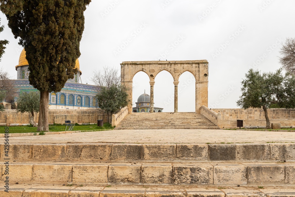 Fototapeta premium Canyors - stone arches on the stairs leading to the Dome of the Rock mosque on the Temple Mount in the Old Town of Jerusalem in Israel
