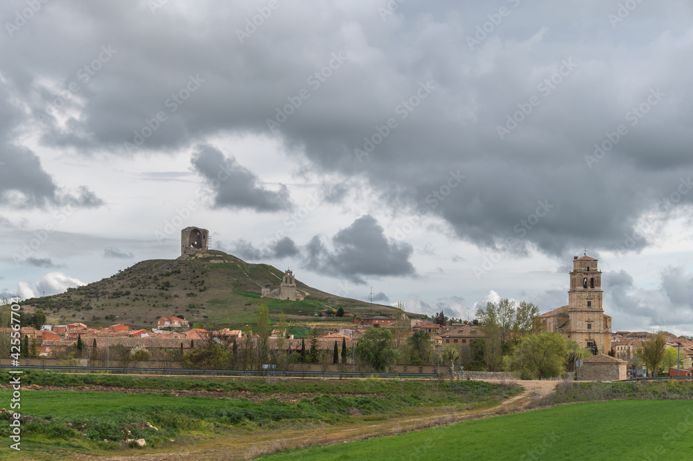 View of the town of Mota del Marqués and the church of San Martín (Valladolid - Spain).