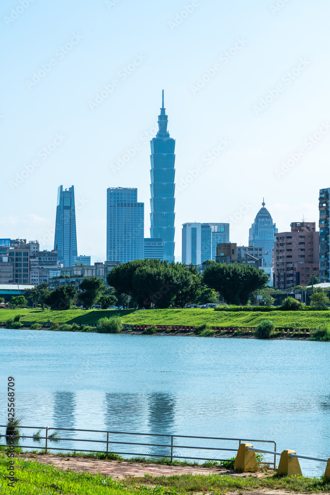 Fototapeta premium Taipei, Taiwan - Oct 4, 2020: skyline of the taipei city by the river with taipei 101 tower