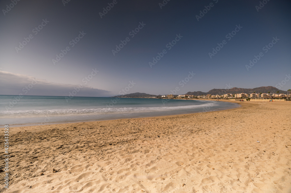 Vistas de la playa Mar Serena en San Juan de Los Terreros en Pulpi, Almería, España