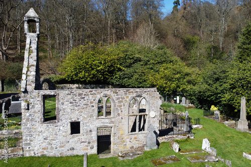 Logie Old Kirk can be found on the north eastern edge of Stirling, not far from Stirling University. Logie Parish Church, which was built in 1805, still has its own cemetery (churchyard). 