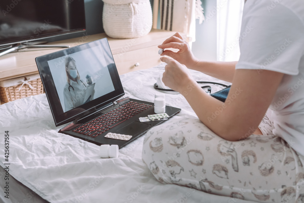 Fototapeta premium Online Medical insurance. telemedicine, telehealth,patient enters into a contract policy for medical care online, remotely. Medicine online in coronavirus covid 19, lockdown, quarantine.vaccination