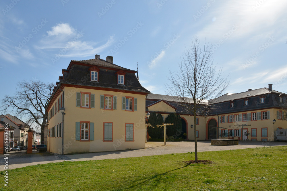schloss worms-herrnsheim, wirtschaftsgebäude schloss worms-herrnsheim, wirtschaftsgebäude