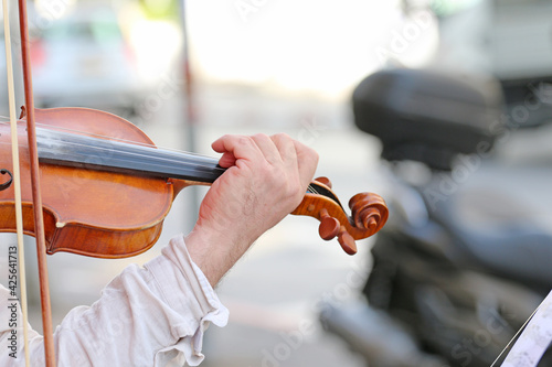 The man plays the violin on the street