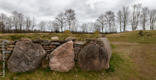 Archäologische Freilichtanlage mit Hünenbett im Arnkielpark  in Munkwolstrup bei Ooversee auf Angeln. photo