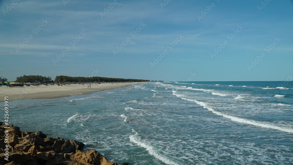 Fototapeta premium waves on the beach
