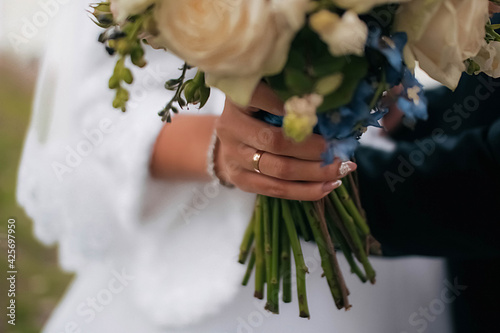 Bild auf Leinwand Elegant female hands with thin fingers