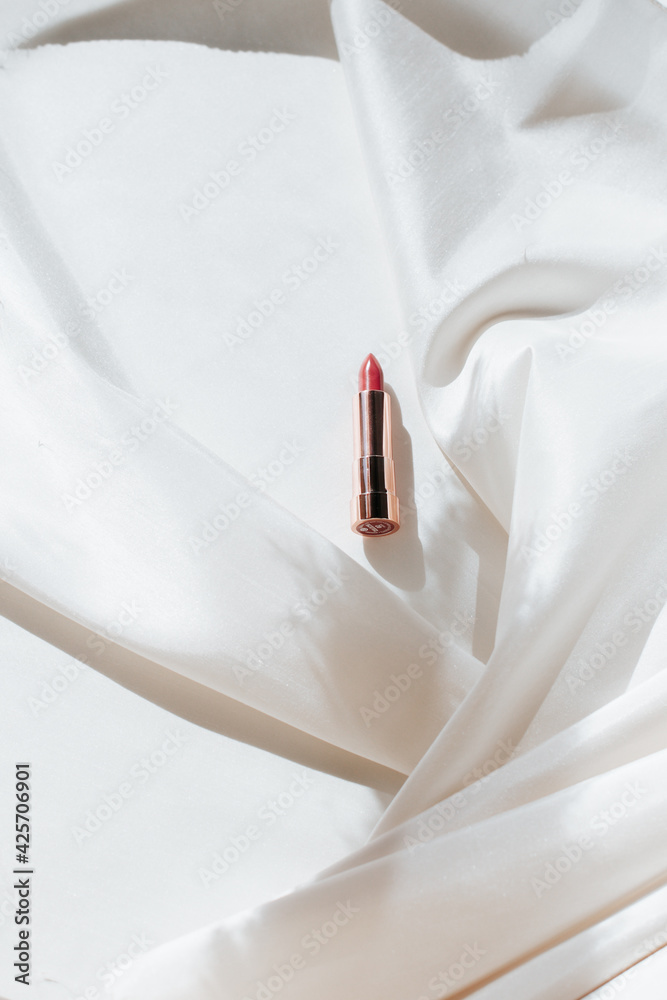 Naklejka premium Red lipstick elegant design for wedding, woman, style or luxury style