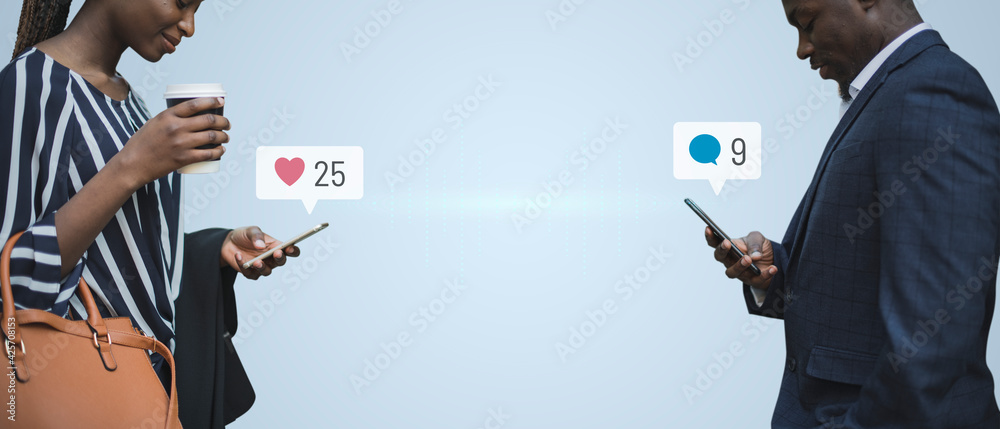 © Rawpixel.com - Business people using social media on their smartphones while on a commute