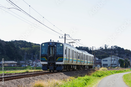春の内房線を走る電車 © y.tanaka