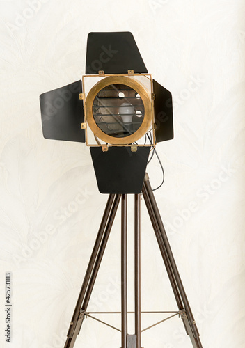 Quadro em tela Vintage SLM studio light or lamp on a tripod stand