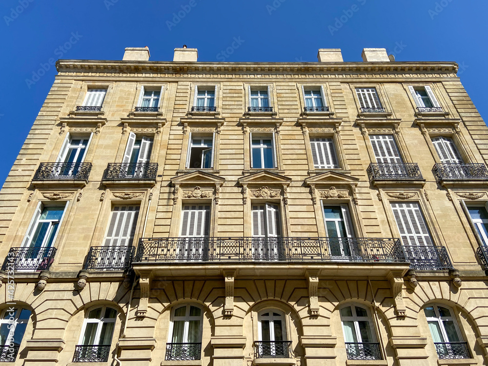 Façade d'immeuble ancien à Bordeaux, Gironde