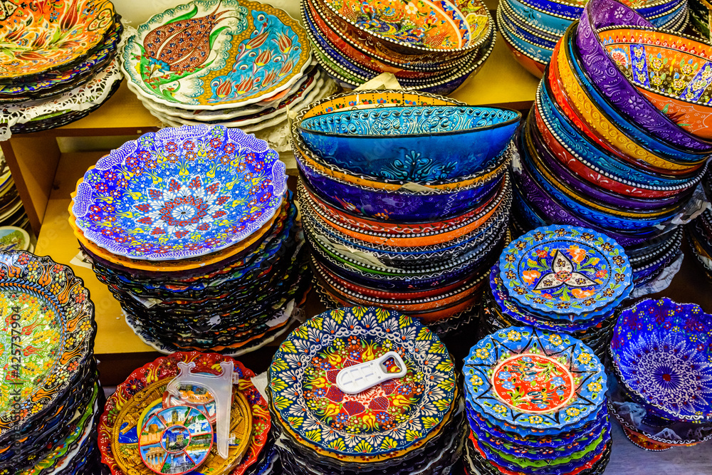 Fototapeta premium Many colorful souvenir plates for sale at the bazaar in Turkey