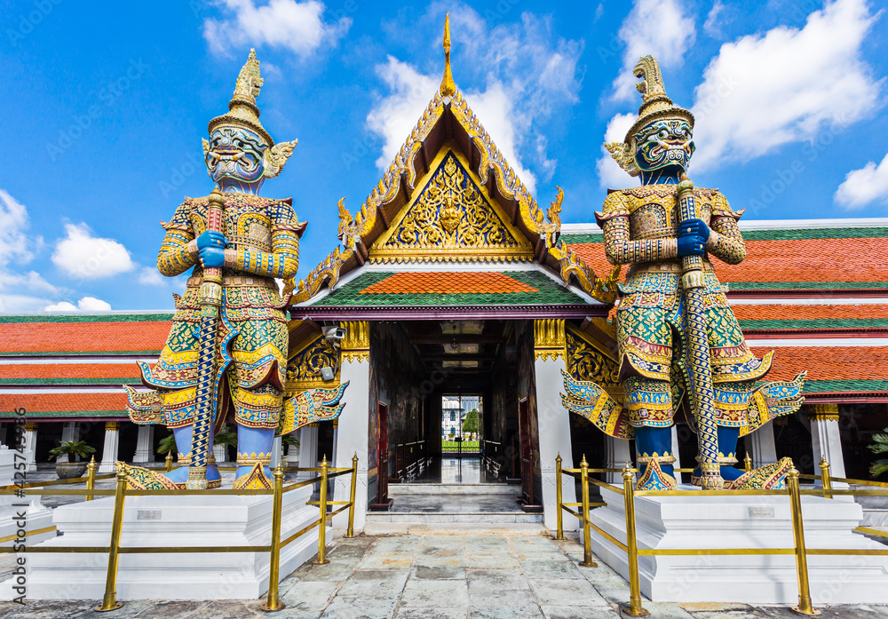 Fototapeta premium Wat Phra Kaew, Temple of the Emerald Buddha, Thailand.