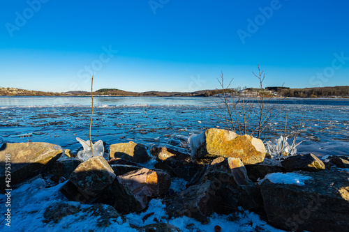 Bostalsee at a cold SunnWinterday photo