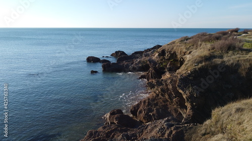 Rocher en bord de mer