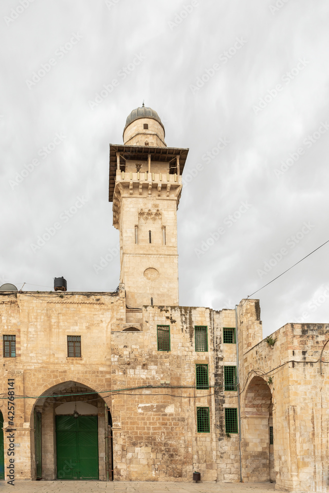 Obraz premium The Medresse and the Bab al-Silsila minaret are on the Temple Mount in the Old Town of Jerusalem in Israel