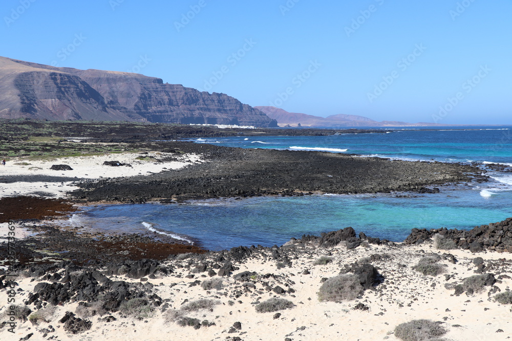 Plage eau Turquoise Orzola. Lanzarote îles Canaries Espagne Plage eau Turquoise Orzola. Lanzarote îles Canaries Espagne