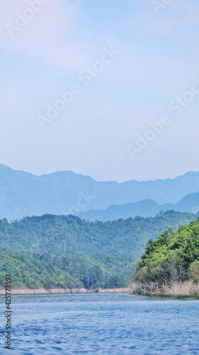 lake with mountains and blue sky © 南 阁中
