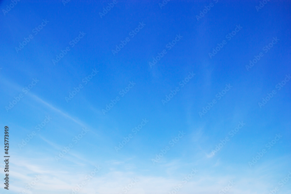 Obraz premium Blue sky background and white clouds soft focus, and copy space horizontal shape