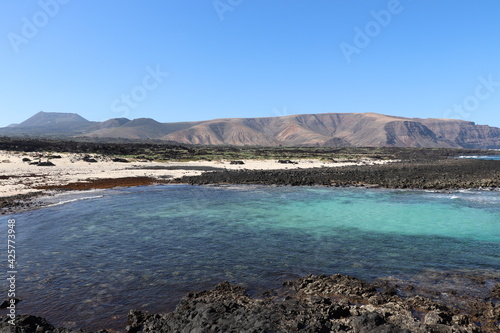 Plage eau Turquoise  Orzola. Lanzarote   les Canaries Espagne