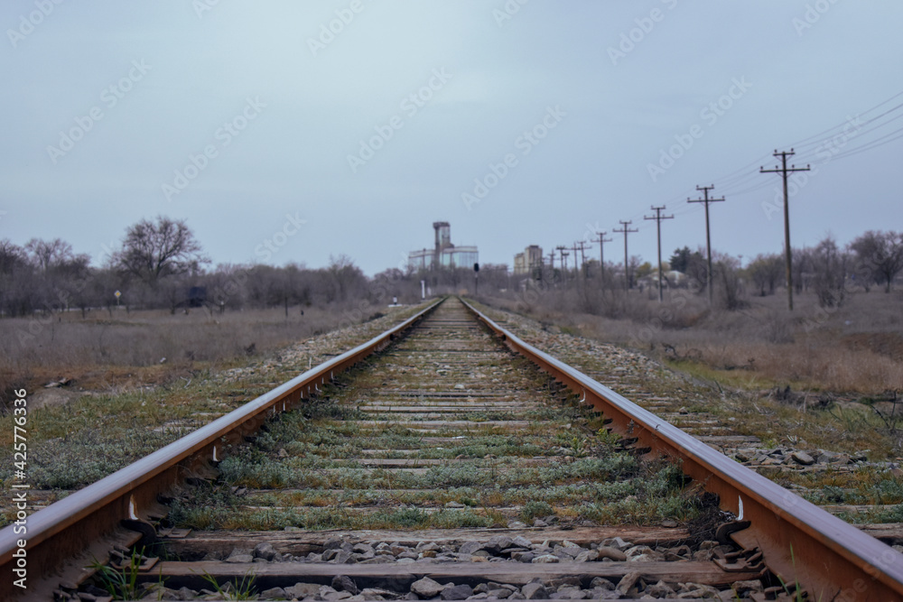 railroad to horizon