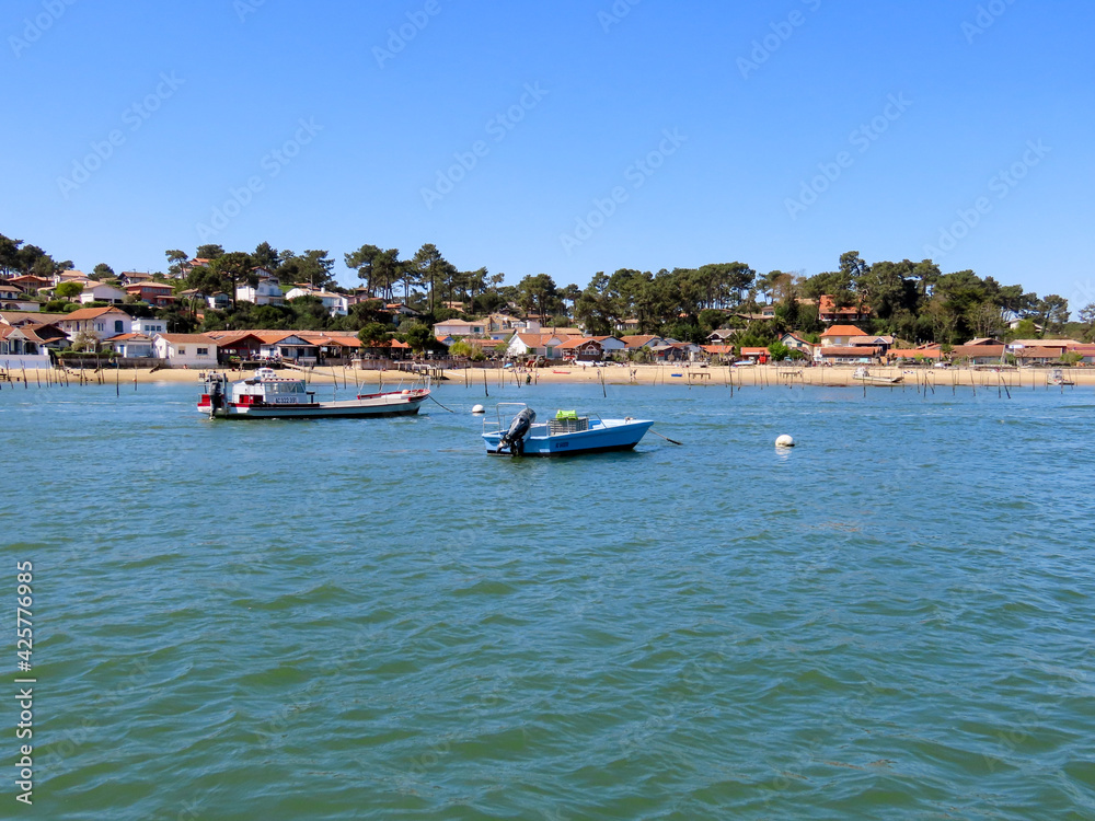 Bateaux de pêche sur le bassin d’Arcachon, Gironde