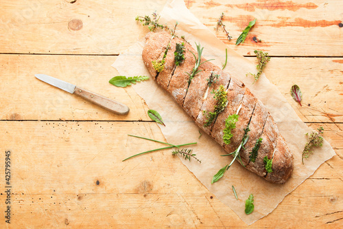 Kräuter Wildkräuter Brot Baguette 