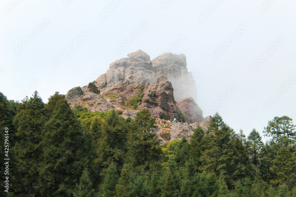 Esta montaña con rocas es parte del Parque Nacional el chico en el estado de Hidalgo, México