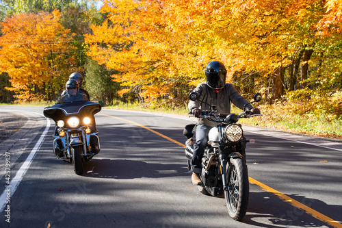 Obraz na płótnie Group of friends riding motorcycles in the fall in Canada w salonie