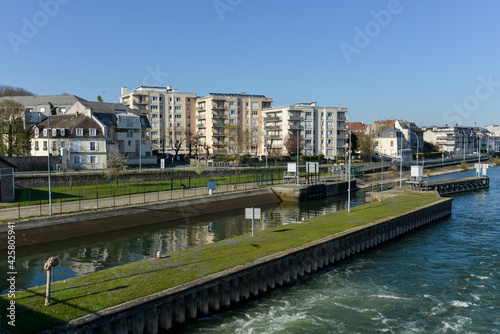 La Seine, écluse, Ablon sur Seine, Val de Marne, 94480