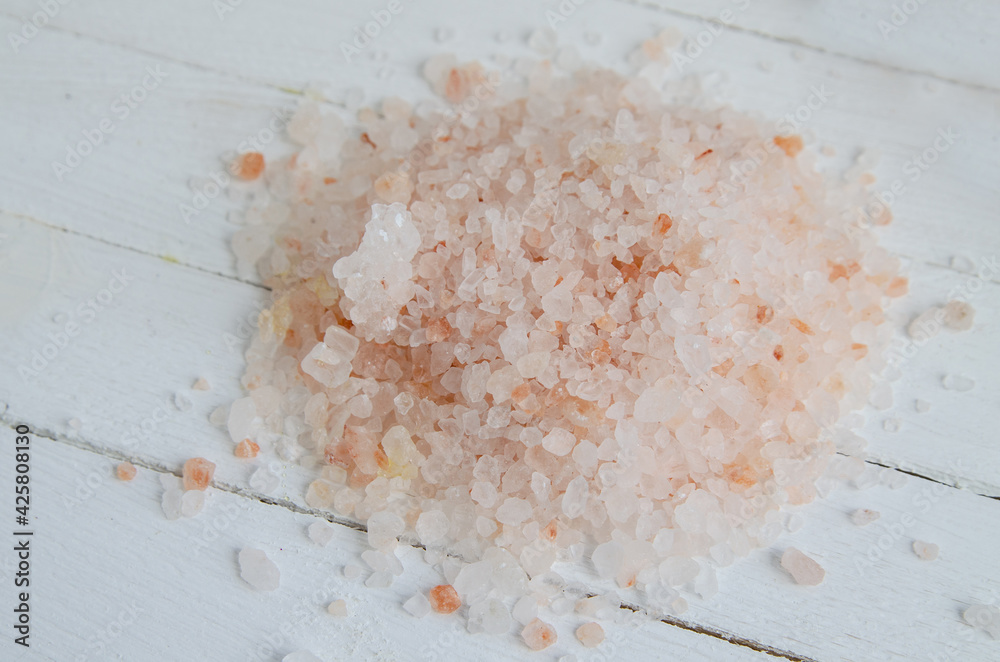 Sea pink coarse salt for body peeling. Body and skin care Sea pink coarse salt for body peeling. Body and skin care
