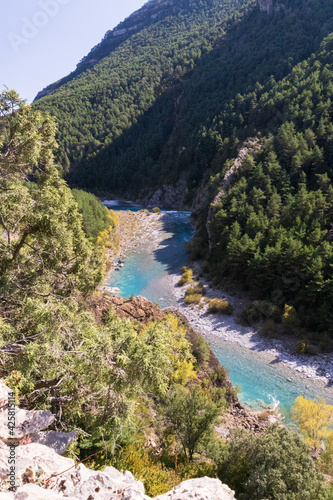 Fototapeta Naklejka Na Ścianę i Meble -  Rio en los Pirineos
River in the Pyrenees