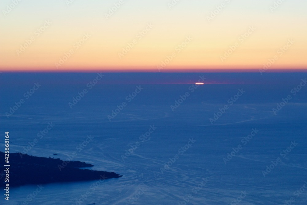 Fototapeta premium sunset over the sea