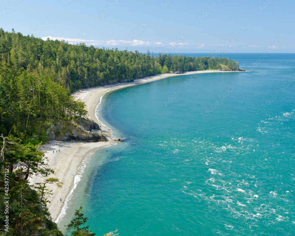 Obraz premium Rocks and ocean view at Whidbey Island in the U.S. state of Washington