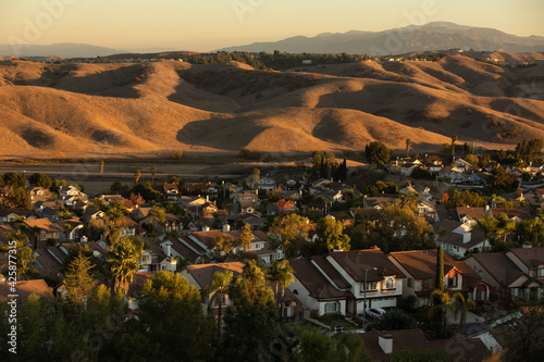 Sunset view of a suburban neighborhood in Diamond Bar, California, USA, with the Chino Hills in the background. 