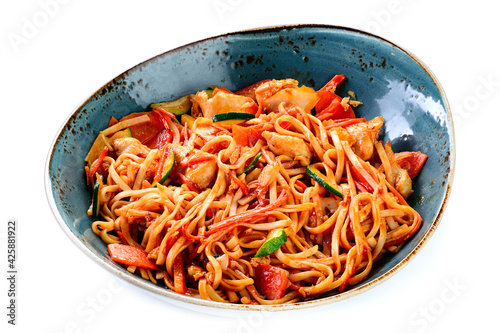 chinese stir-fried noodles with chicken