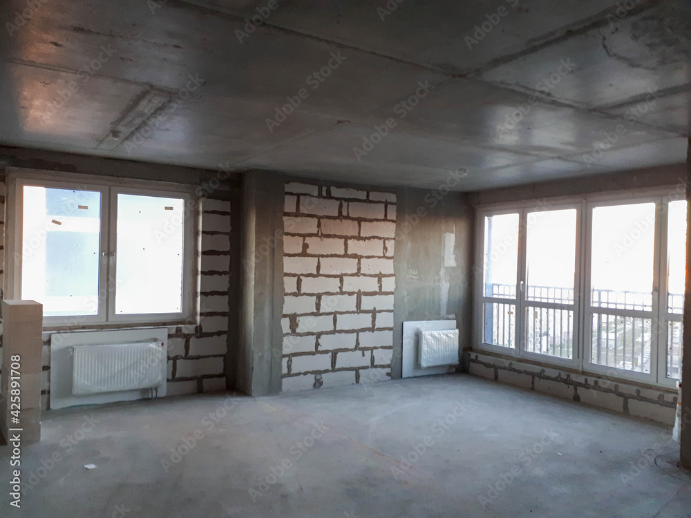 Fototapeta premium New studio apartment in a new building without repair in a monolithic-frame house with an open plan with walls made of gas silicate blocks