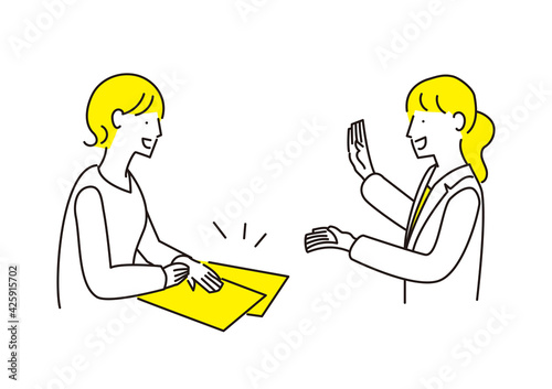 書類をもとに話し合う女性2人